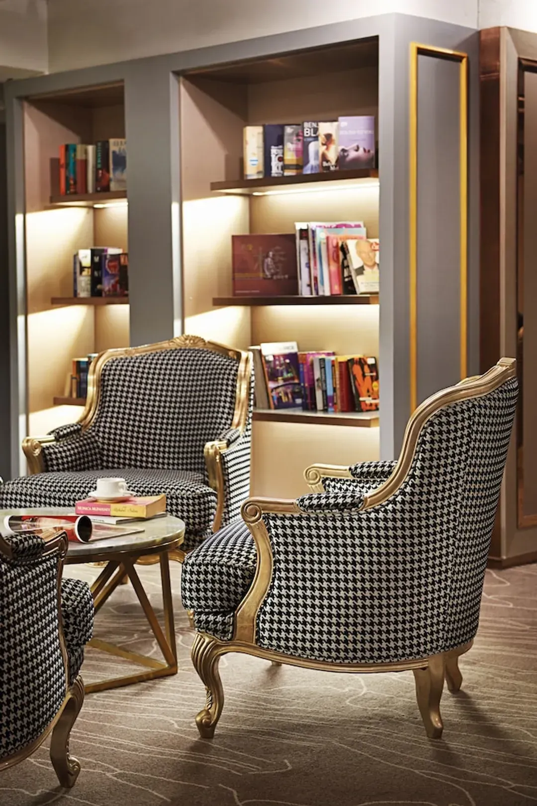 Lobby lounge