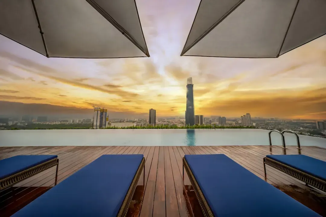 Infinity pool