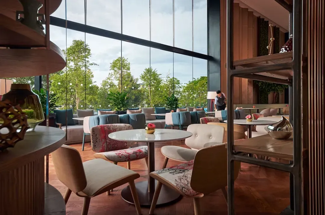 Lobby lounge