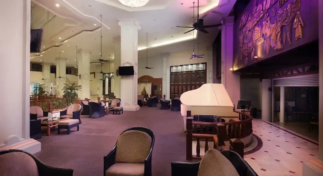 Lobby lounge