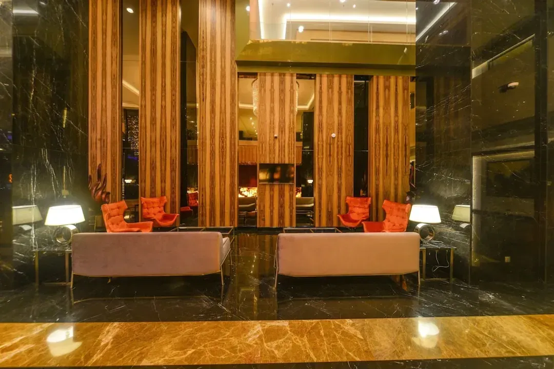 Lobby lounge