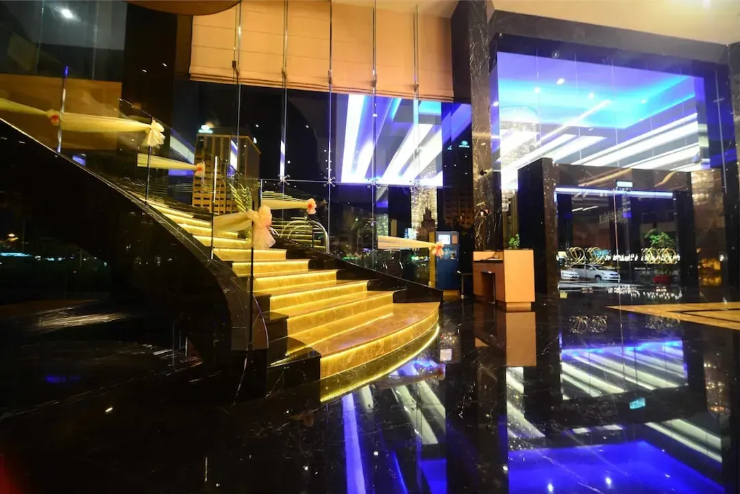 Lobby lounge