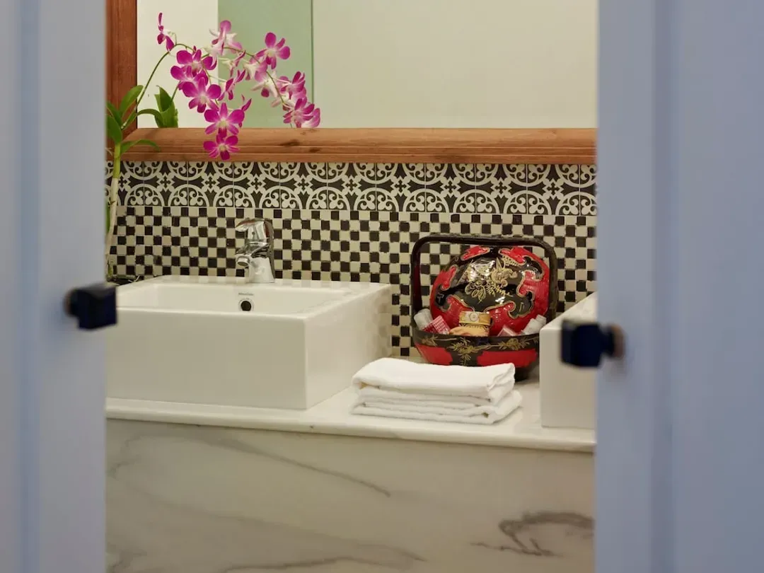 Bathroom sink