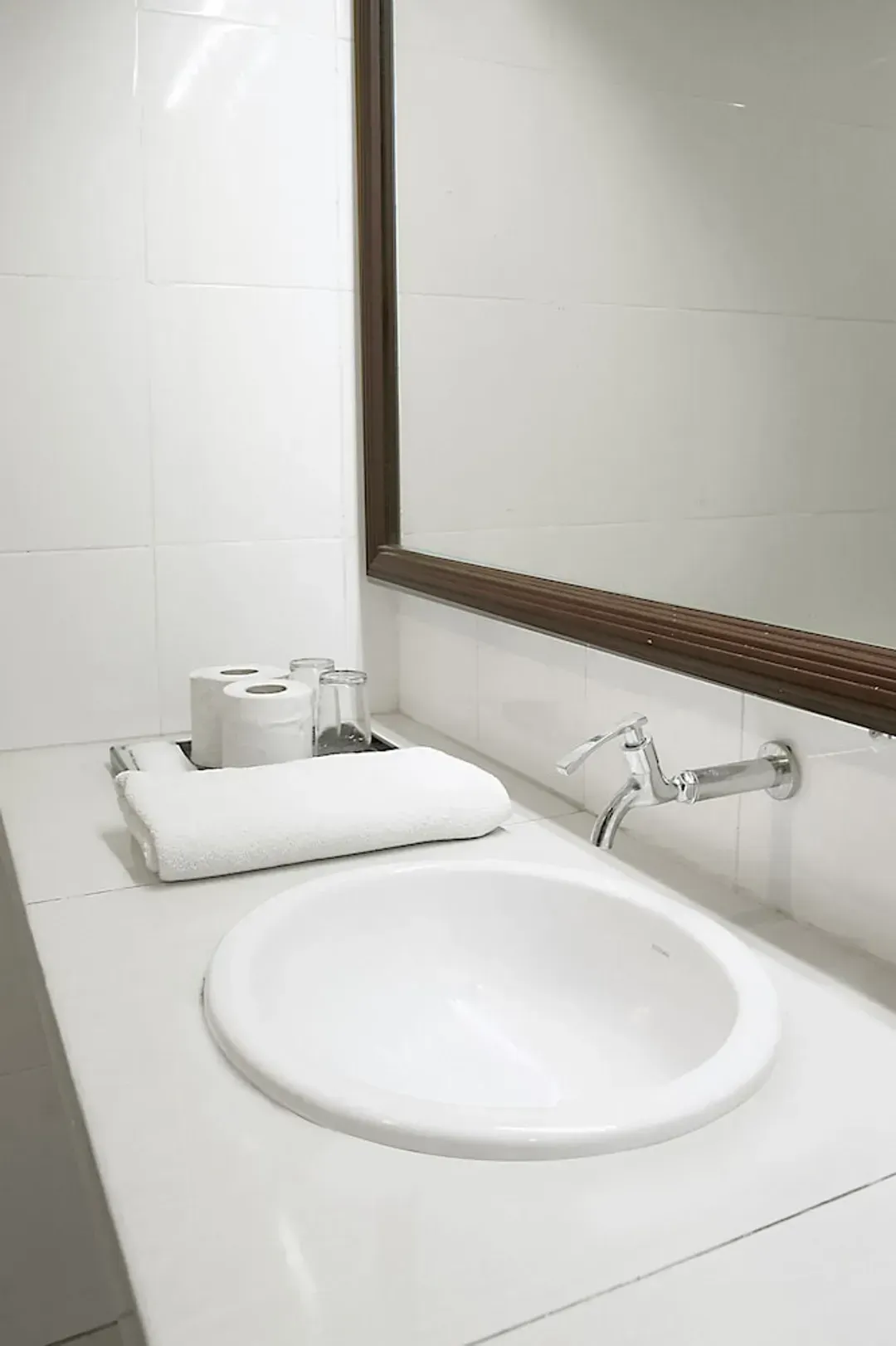 Bathroom sink