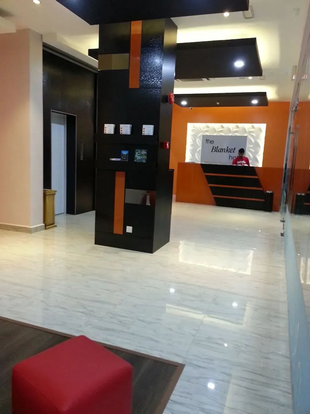 Check-in/check-out kiosk