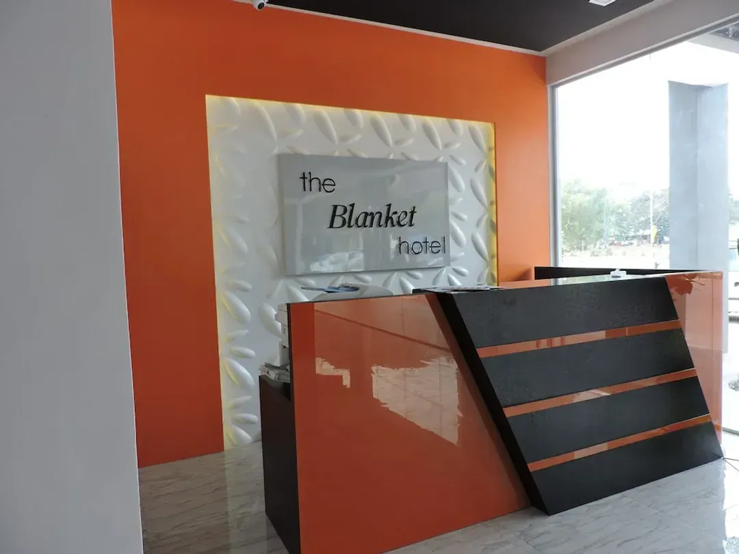 Check-in/check-out kiosk