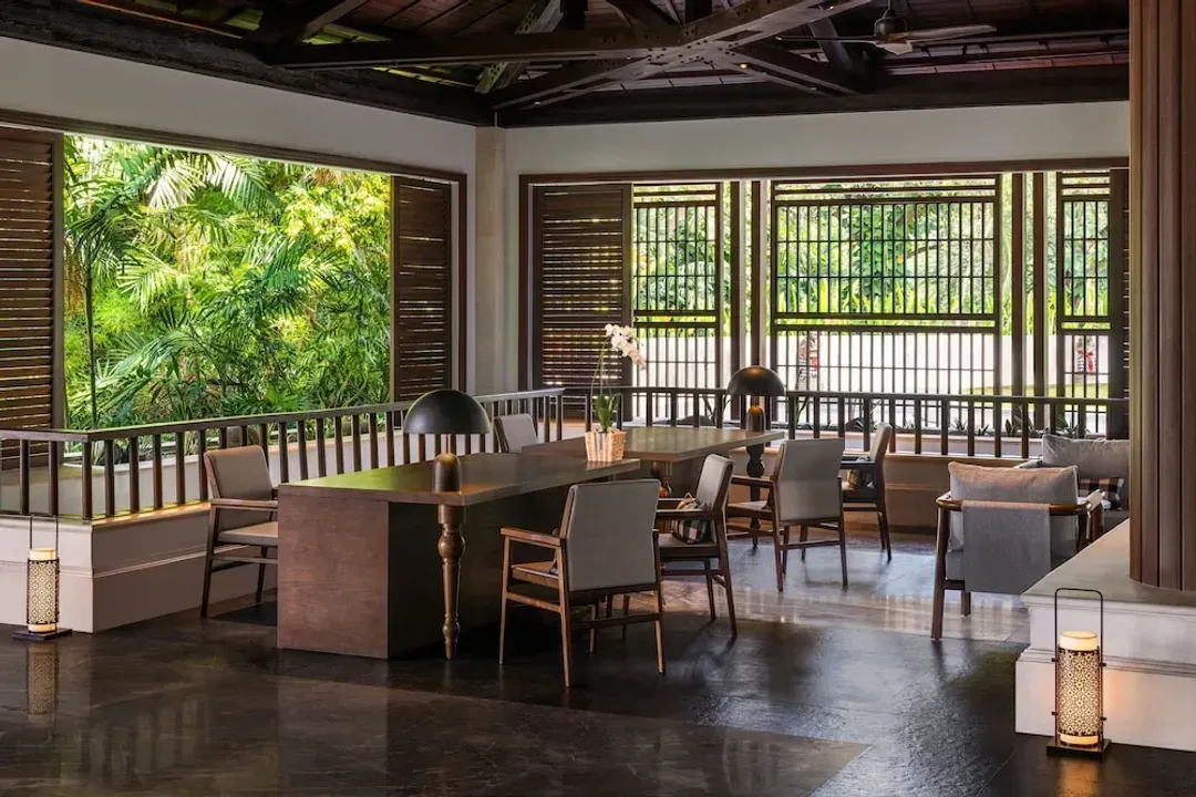 Lobby lounge