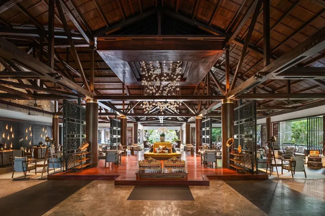 Lobby lounge
