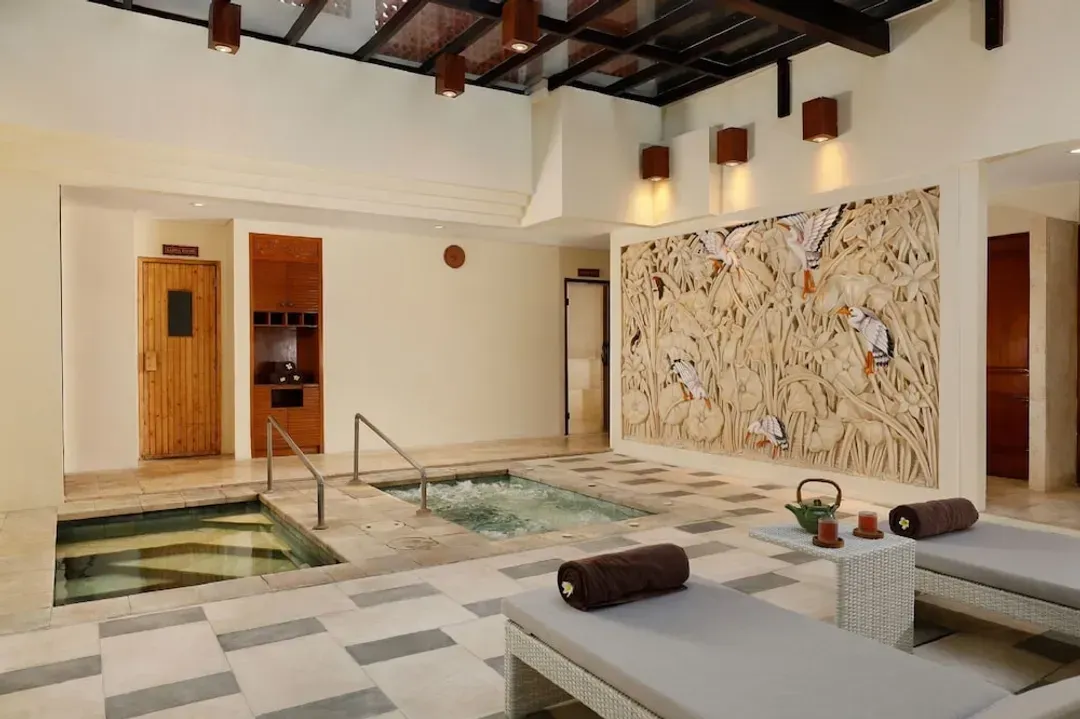 Indoor spa tub