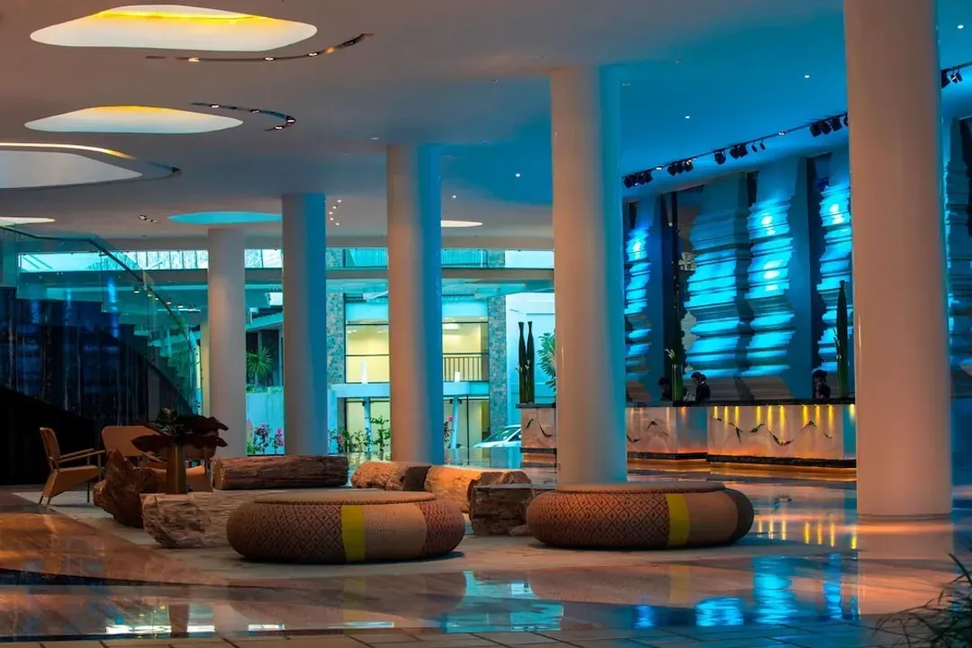 Lobby lounge