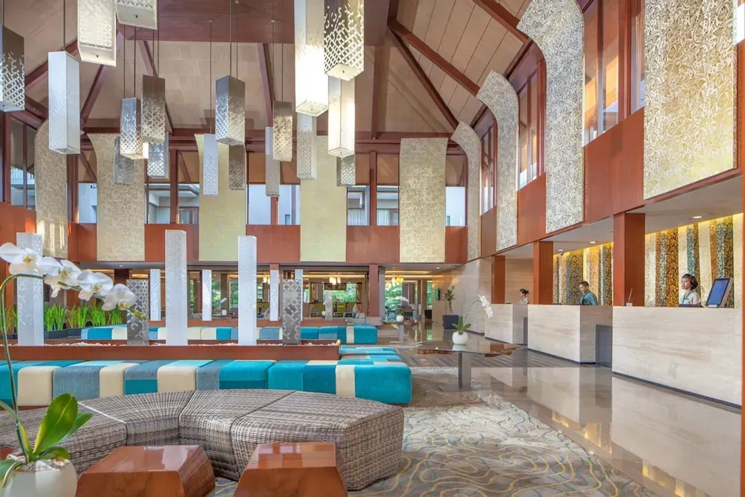 Lobby lounge