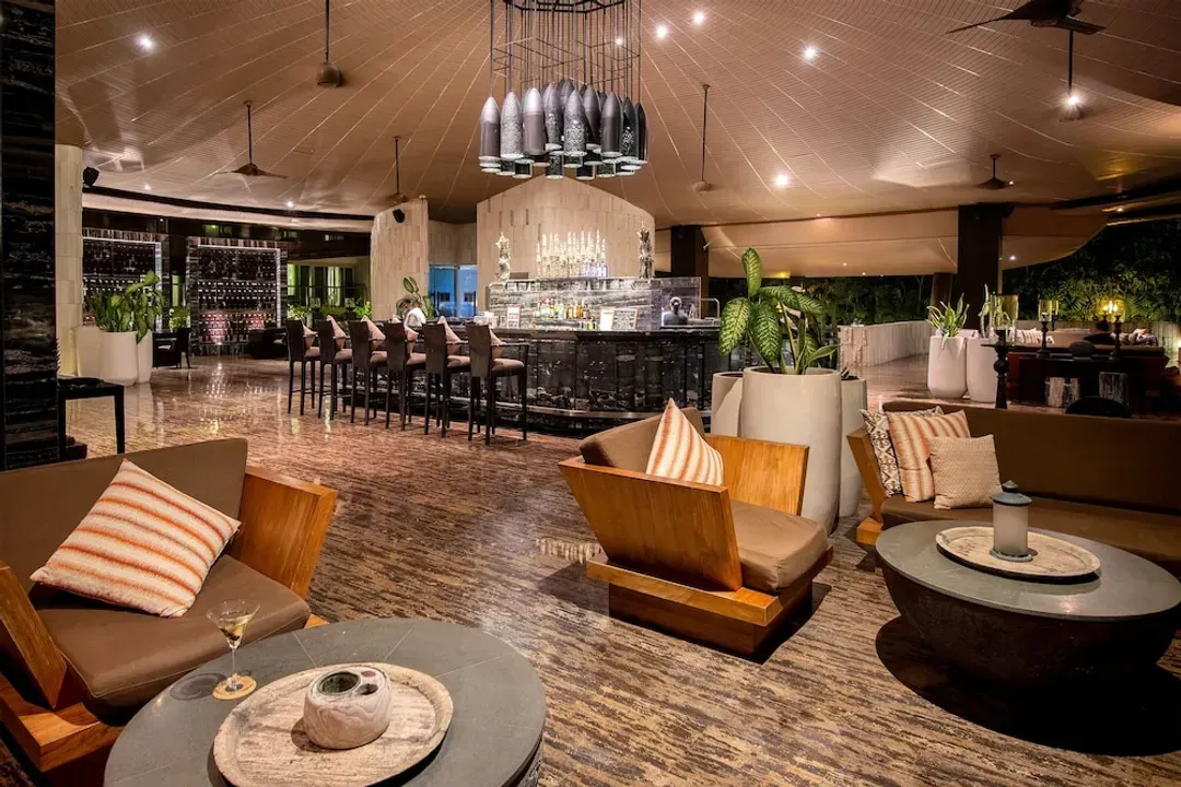 Lobby lounge
