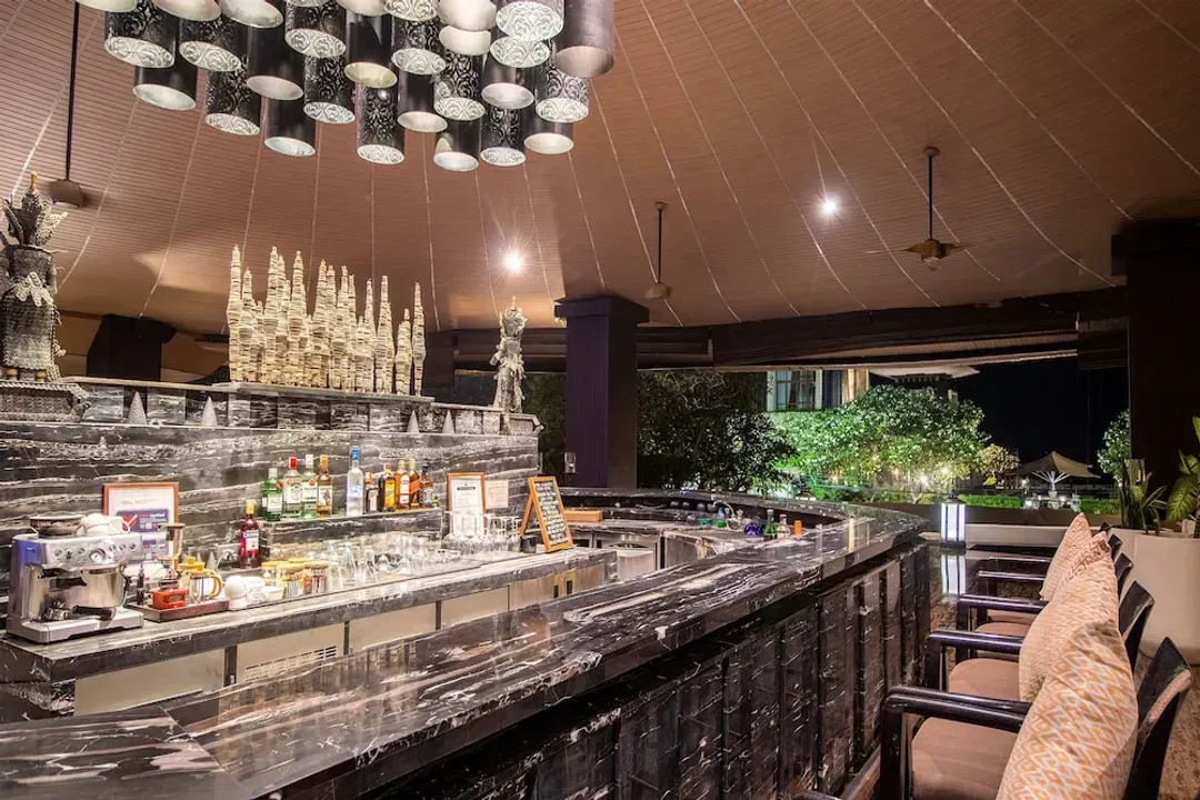 Lobby lounge