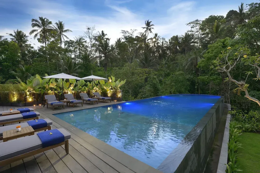 Infinity pool