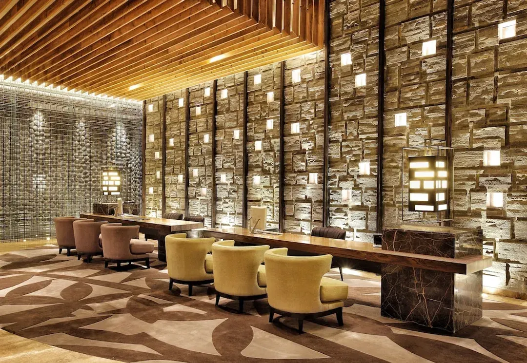 Lobby lounge