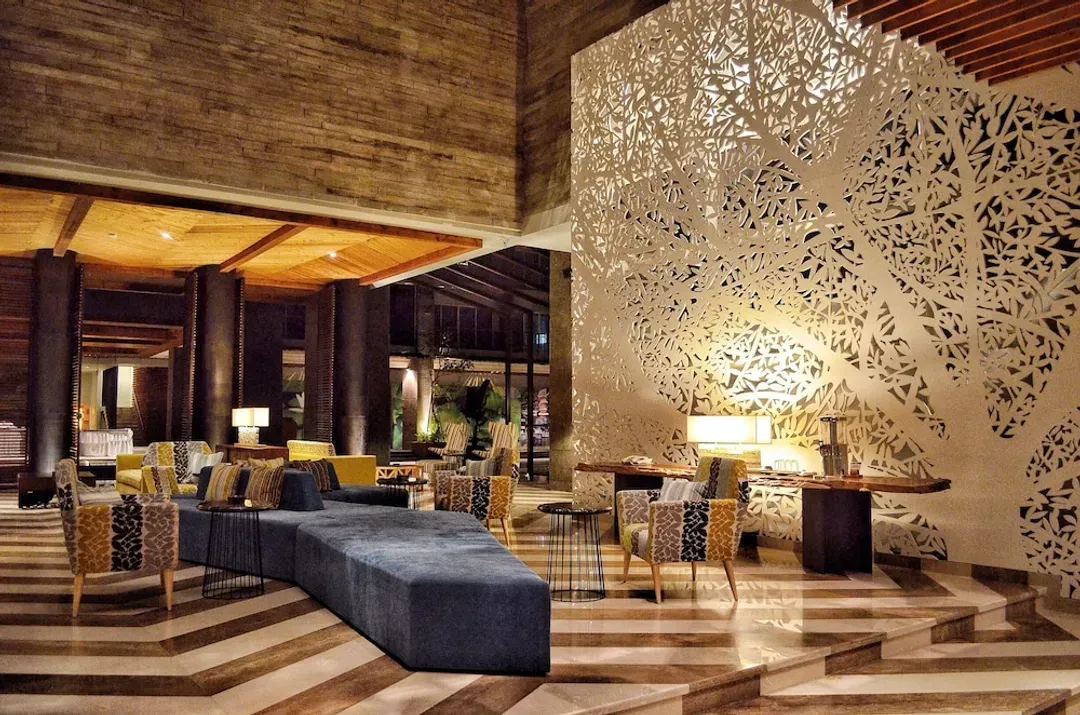 Lobby lounge