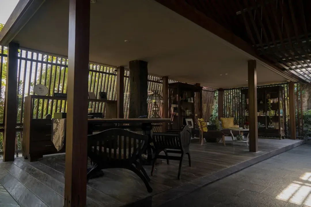 Concierge desk