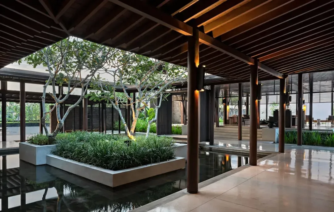 Lobby lounge
