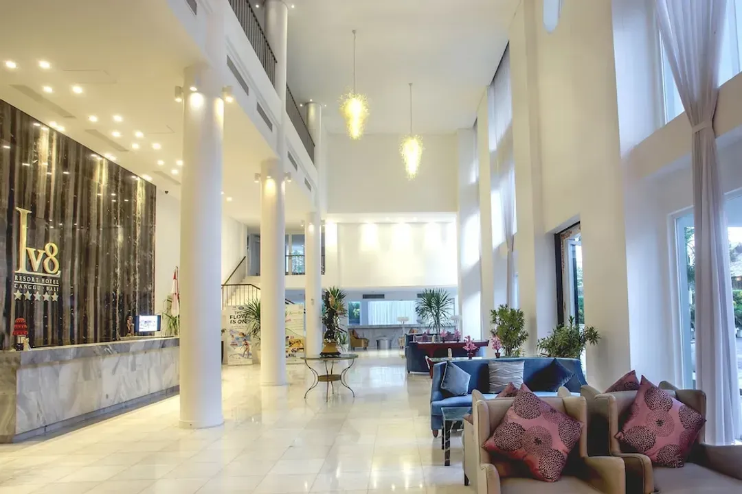 Lobby lounge