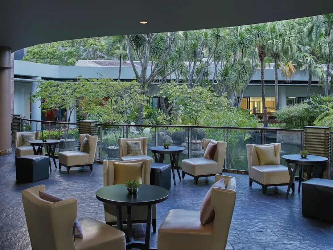 Lobby lounge