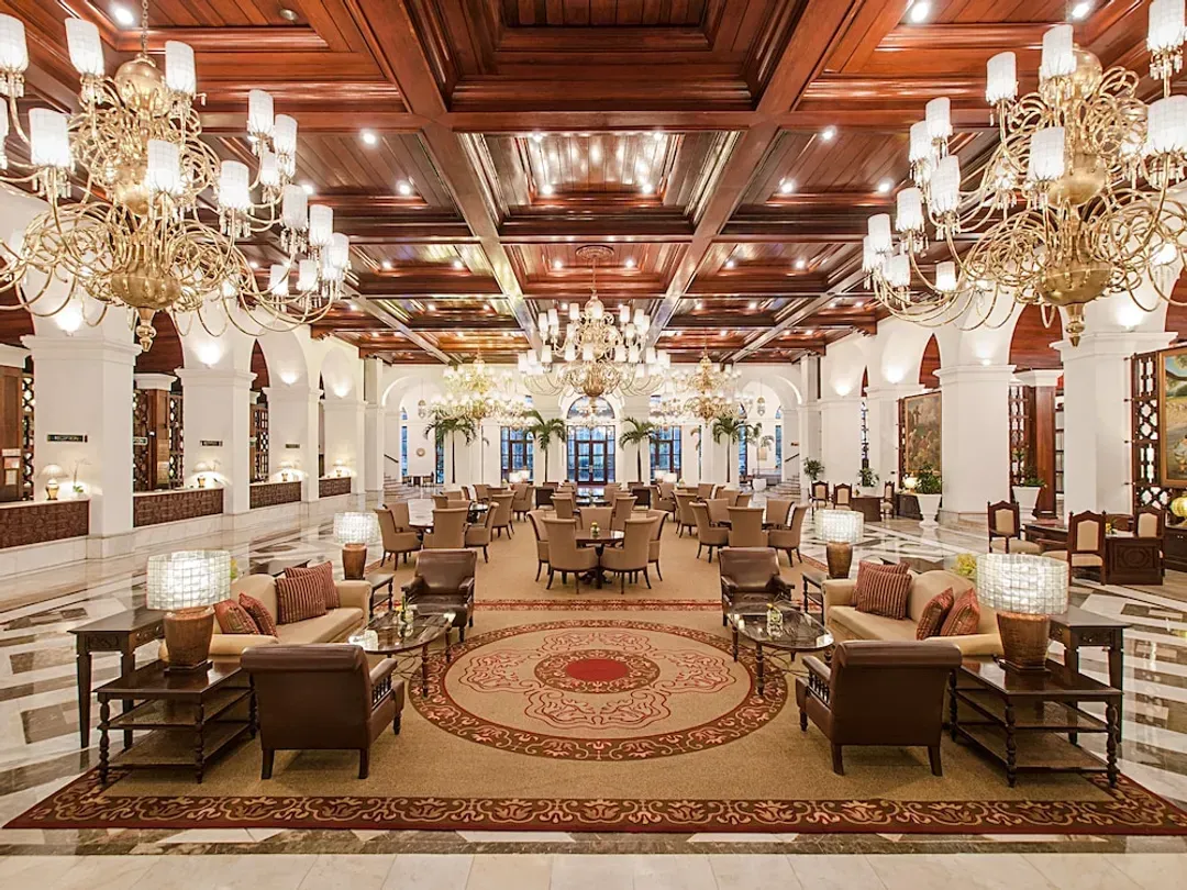 Lobby lounge