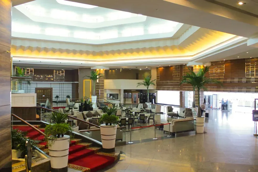 Lobby lounge