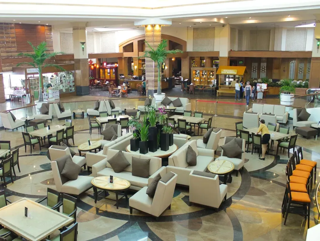 Lobby lounge