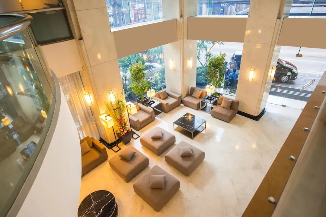 Lobby lounge