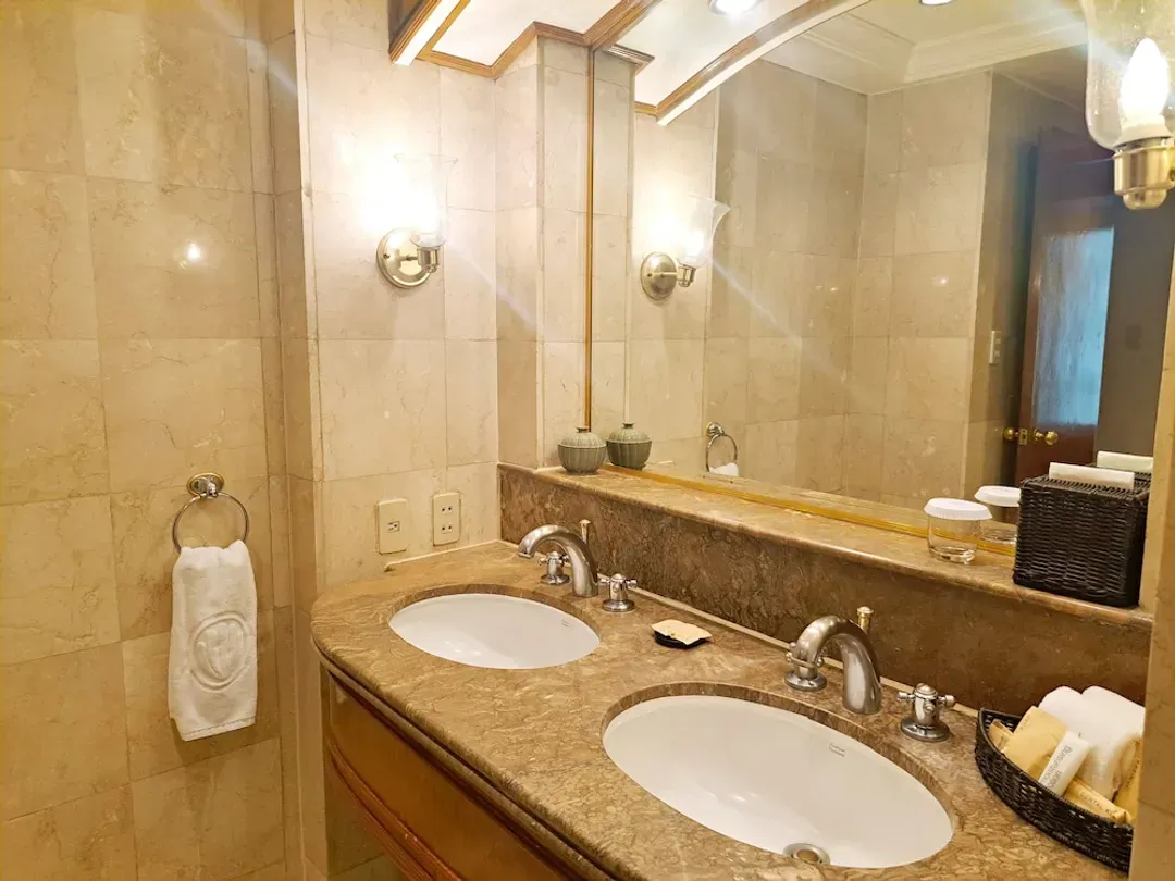Bathroom sink