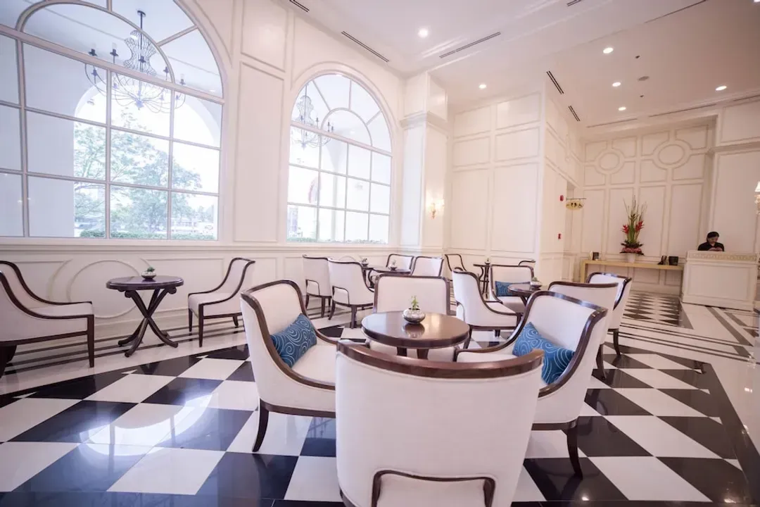 Lobby lounge