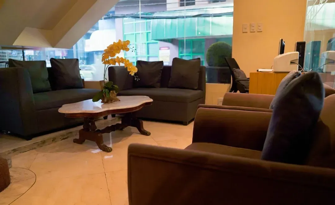 Lobby lounge