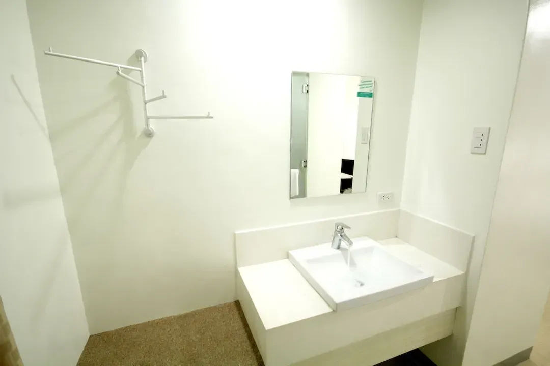 Bathroom sink