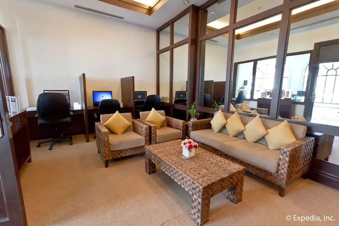 Lobby lounge