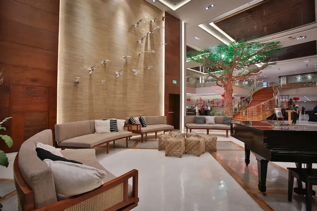 Lobby lounge