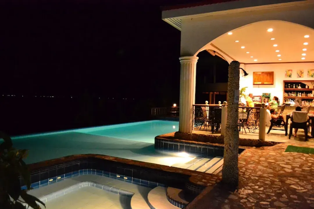 Infinity pool