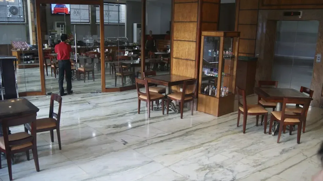 Lobby lounge