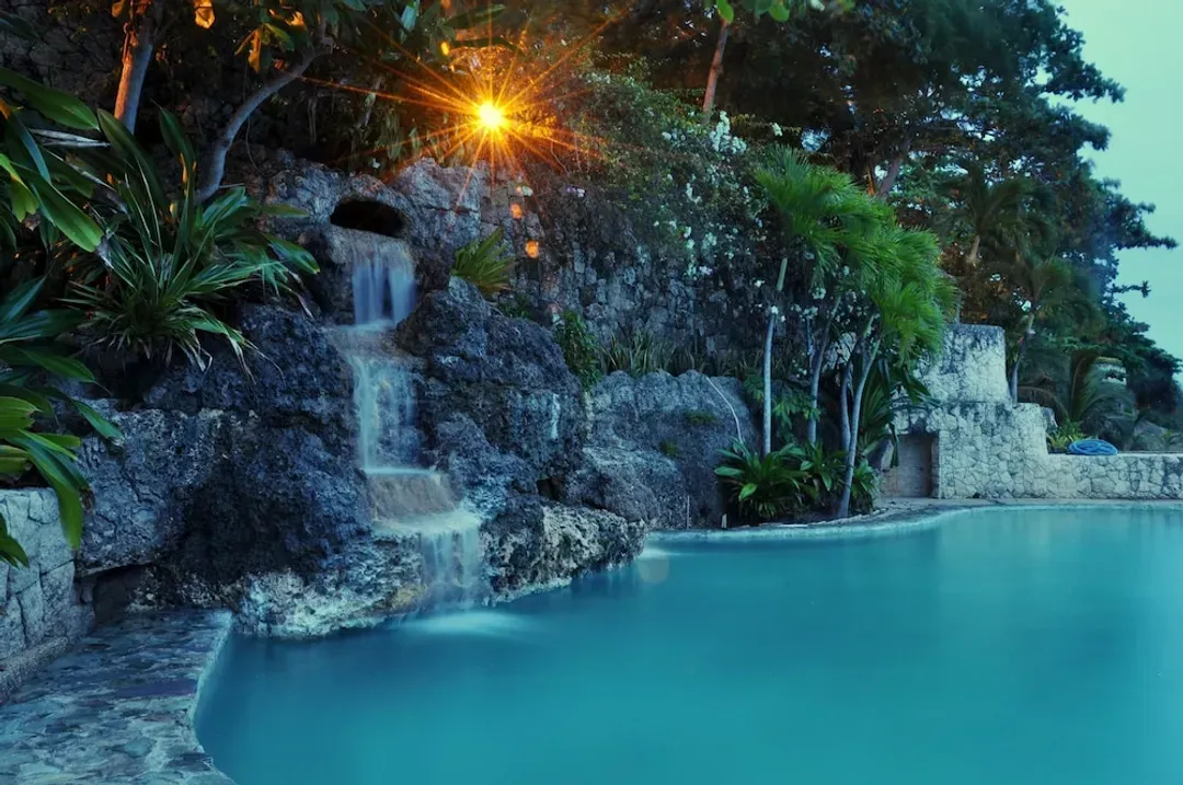 Pool waterfall