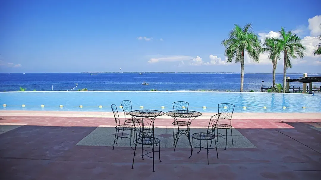 Infinity pool