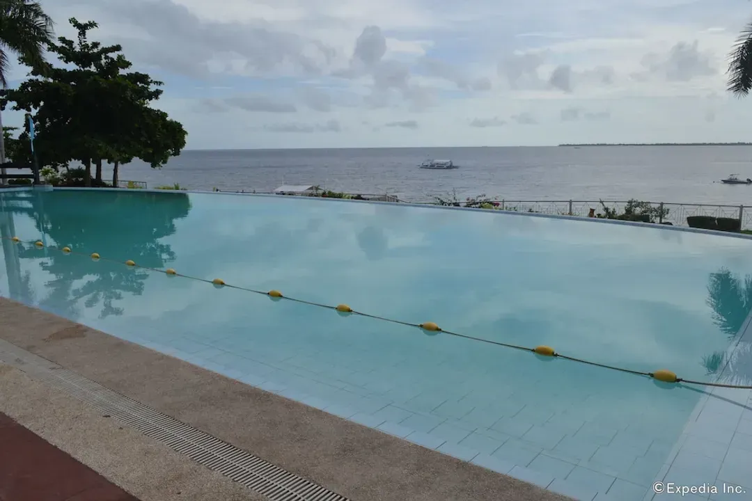 Infinity pool