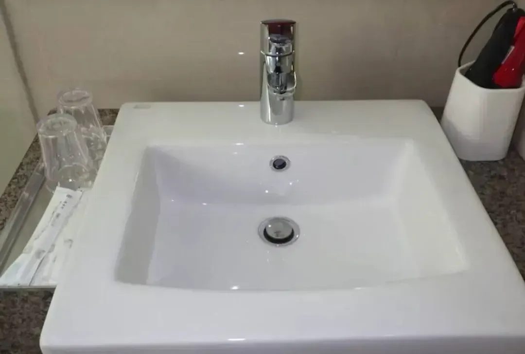 Bathroom sink