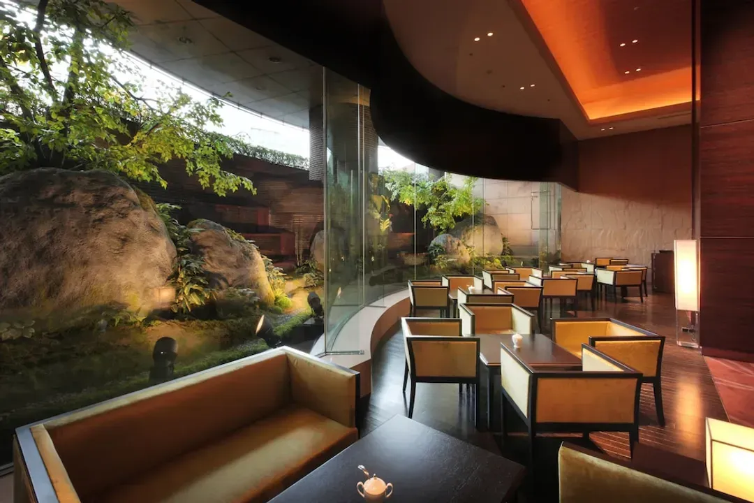 Lobby lounge