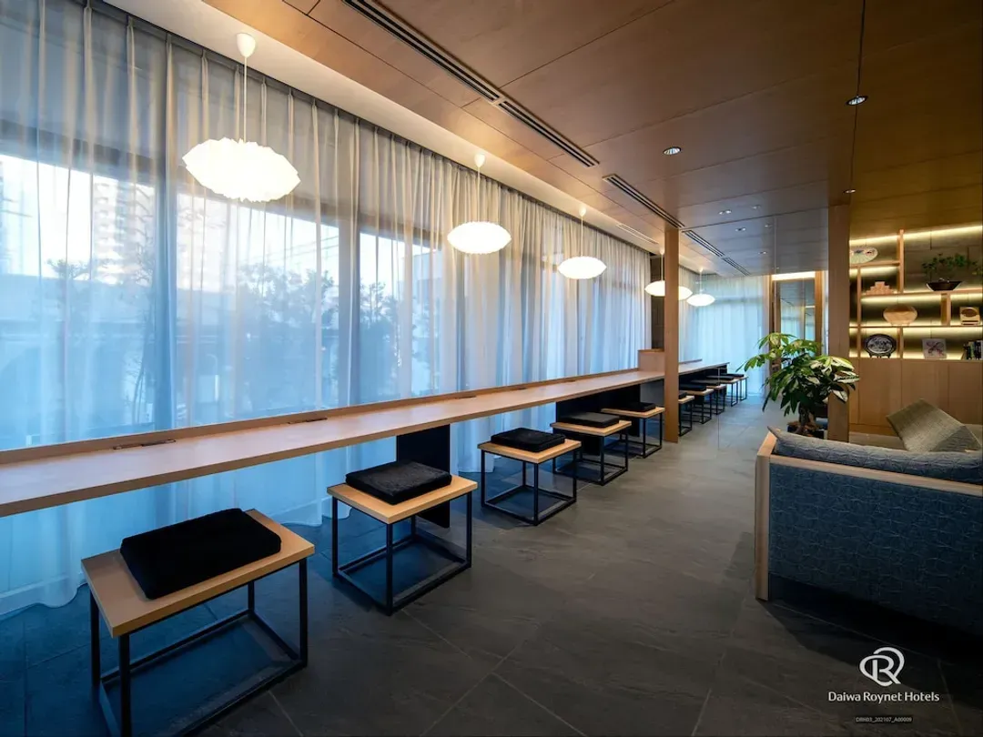 Lobby lounge