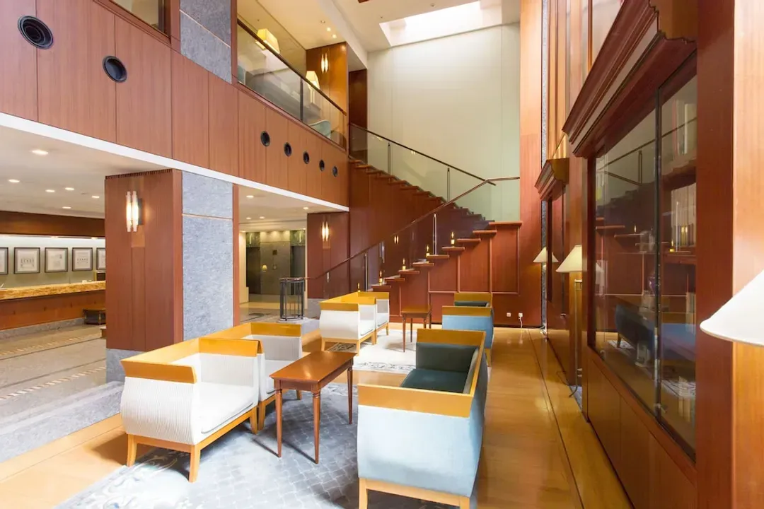 Lobby lounge