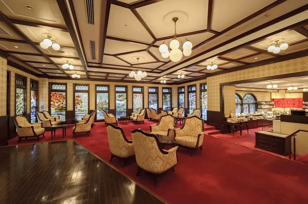 Lobby lounge