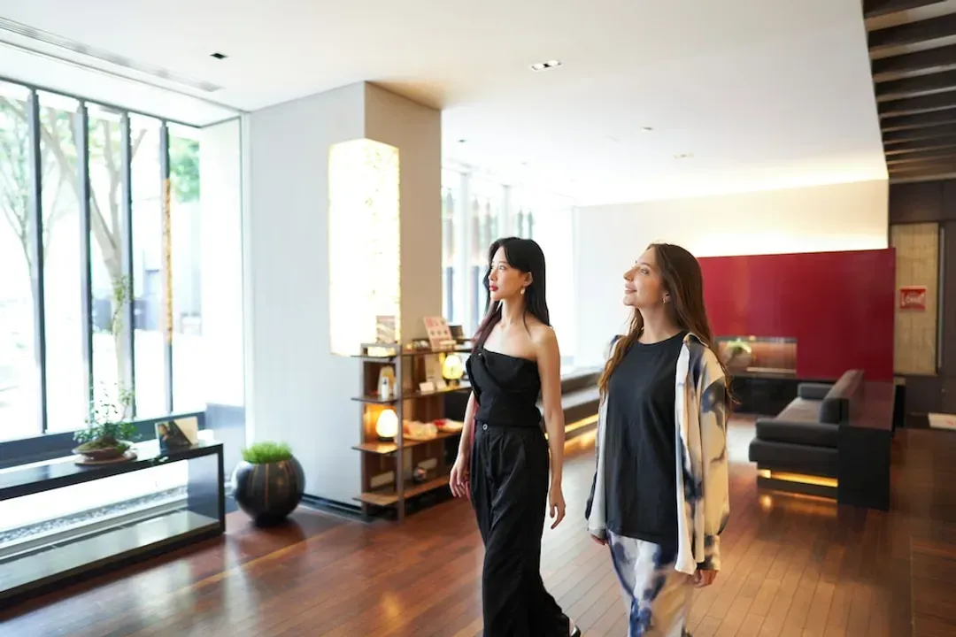 Lobby lounge