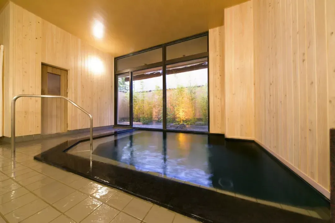 Indoor spa tub