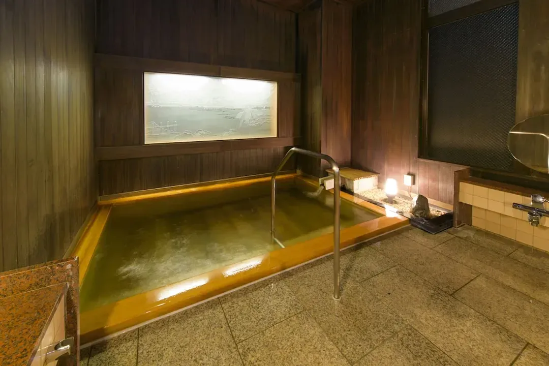 Indoor spa tub