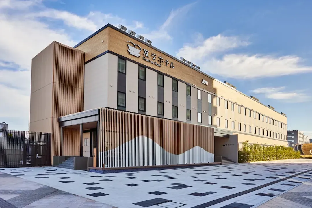 Ishikawa-ken-Henna Hotel Komatsu Ekimae