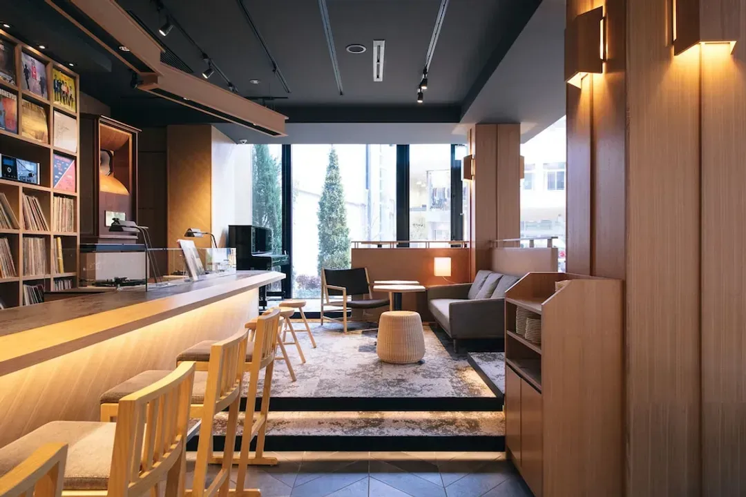 Lobby lounge