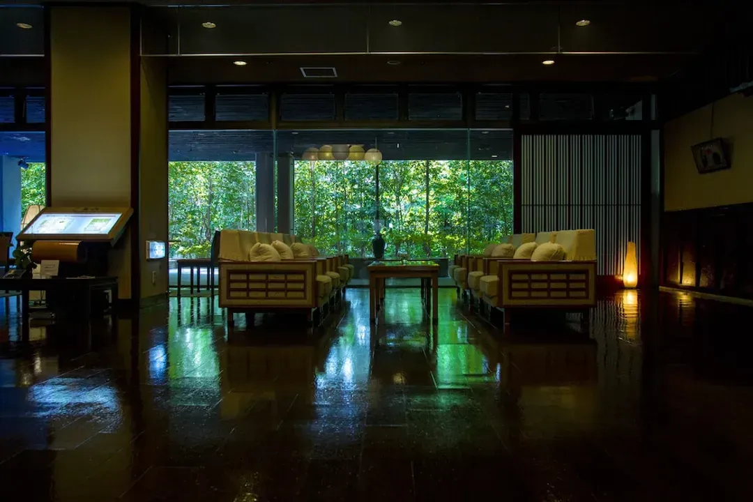 Lobby lounge